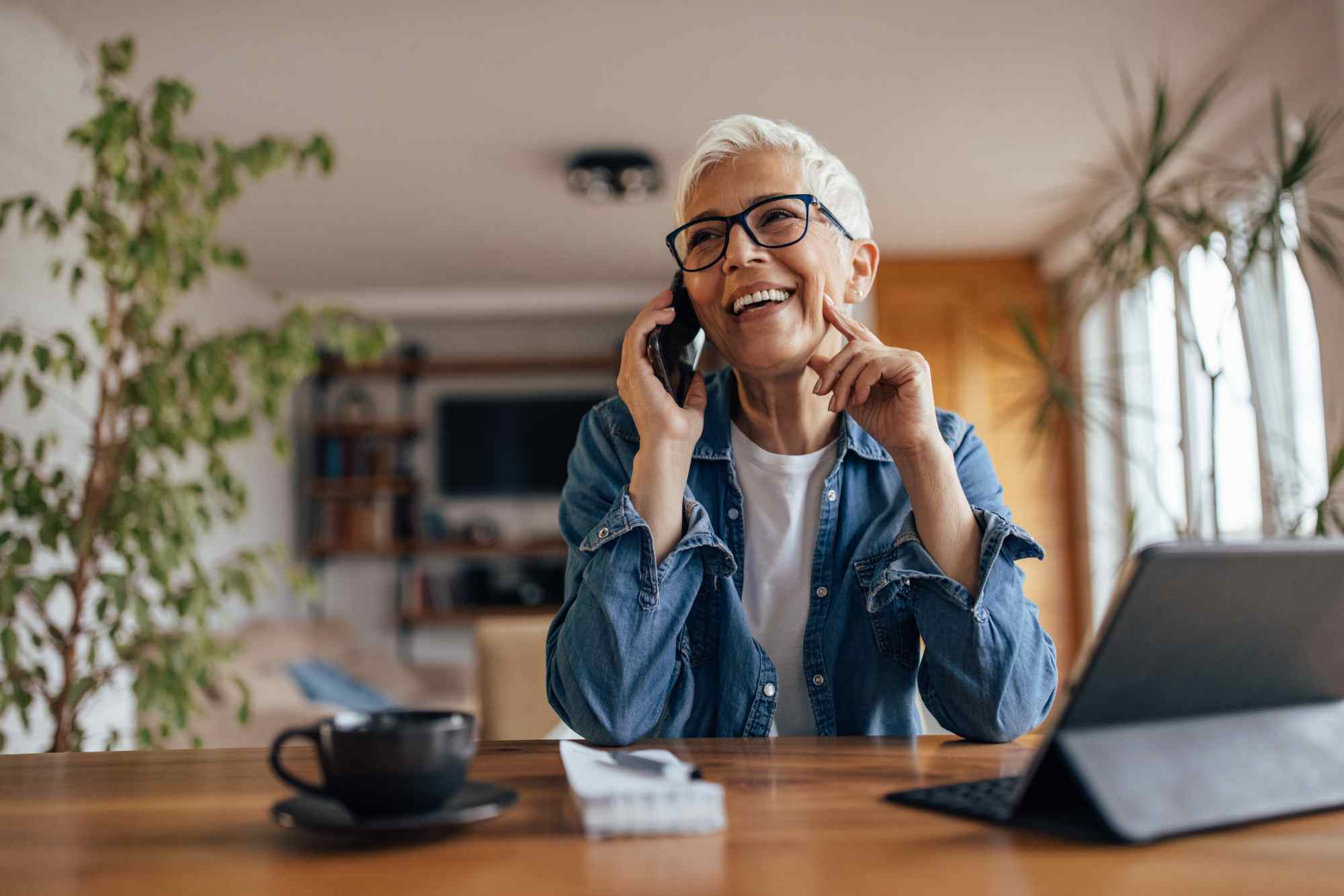 señora al telefono